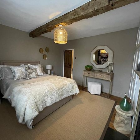 Entire Georgian Luxury Home - 3 Storey- High St Henley-In-Arden -Two Bedrooms-Sleeps 4 외부 사진