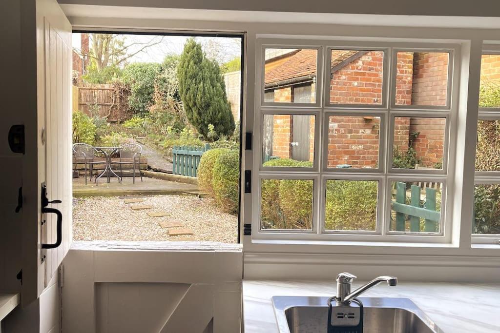 Entire Georgian Luxury Home - 3 Storey- High St Henley-In-Arden -Two Bedrooms-Sleeps 4 외부 사진