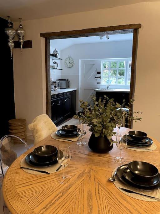 Entire Georgian Luxury Home - 3 Storey- High St Henley-In-Arden -Two Bedrooms-Sleeps 4 외부 사진