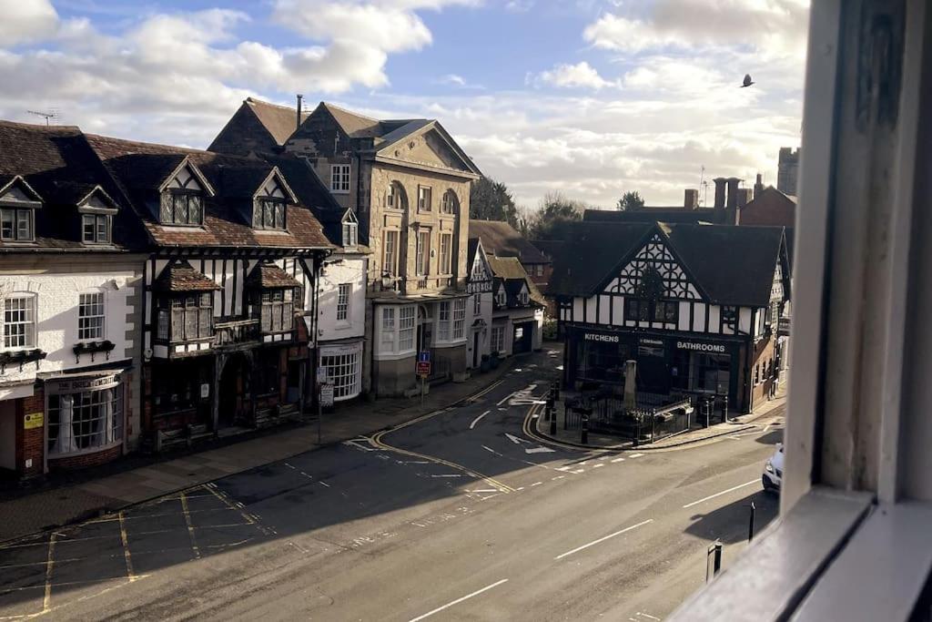 Entire Georgian Luxury Home - 3 Storey- High St Henley-In-Arden -Two Bedrooms-Sleeps 4 외부 사진