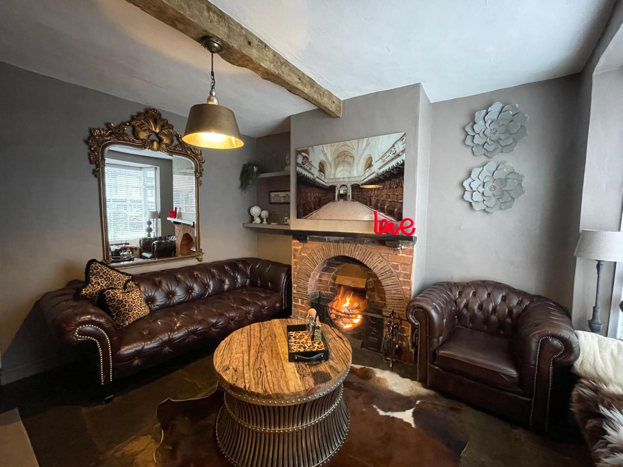 Entire Georgian Luxury Home - 3 Storey- High St Henley-In-Arden -Two Bedrooms-Sleeps 4 외부 사진