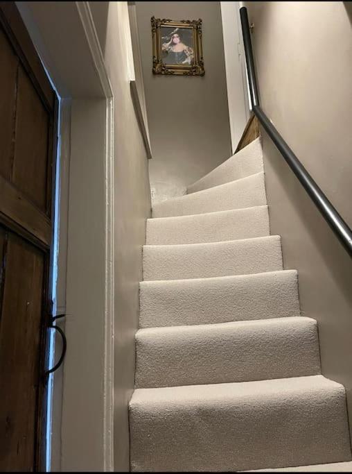 Entire Georgian Luxury Home - 3 Storey- High St Henley-In-Arden -Two Bedrooms-Sleeps 4 외부 사진