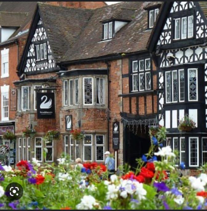 Entire Georgian Luxury Home - 3 Storey- High St Henley-In-Arden -Two Bedrooms-Sleeps 4 외부 사진