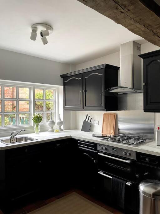 Entire Georgian Luxury Home - 3 Storey- High St Henley-In-Arden -Two Bedrooms-Sleeps 4 외부 사진