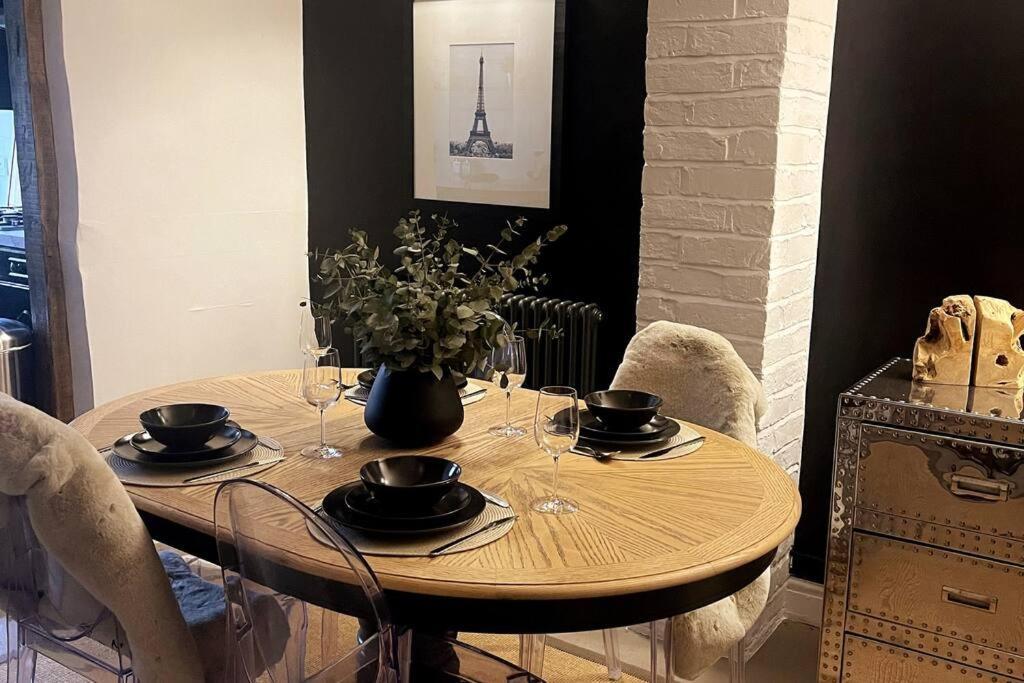 Entire Georgian Luxury Home - 3 Storey- High St Henley-In-Arden -Two Bedrooms-Sleeps 4 외부 사진